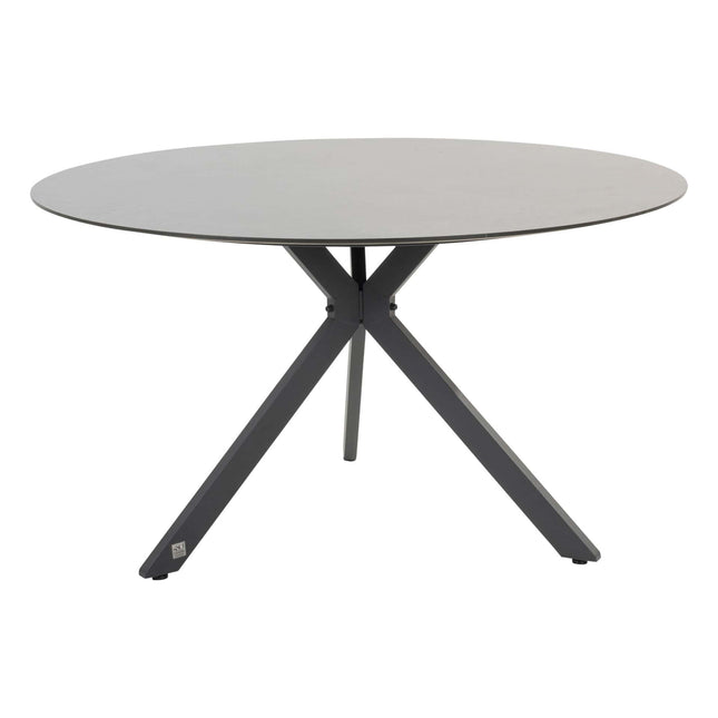 Taste 4SO Parma stapelbare dining + 4 Seasons Outdoor Locarno tafel HPL slate antraciet 130 Ø cm