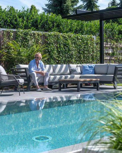 4 Seasons Outdoor Meteoro Lounge Set + Mitte + Capitol Couchtabelle 90 x 90 cm