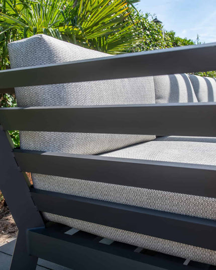 4 Seasons Outdoor Meteoro Lounge Set + Mitte + Kosmische Kaffeetische HPL
