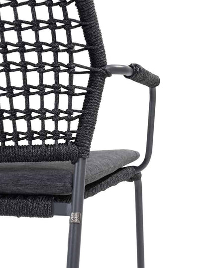 Taste 4SO Barista dining antraciet + 4 Seasons Outdoor Locarno tafel HPL slate antraciet 130 Ø cm