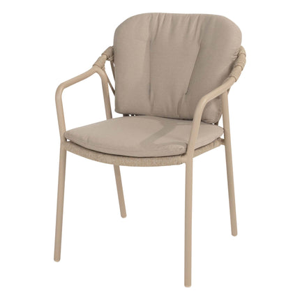 Taste 4SO Manitoba stapelbare dining stoel latte + Prado teak tafel 160 Ø cm latte onderstel