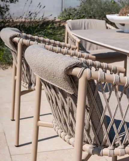 4 Seasons Outdoor Allora dining stoel latte + Taste 4SO Corsica tafel teak 160 Ø cm