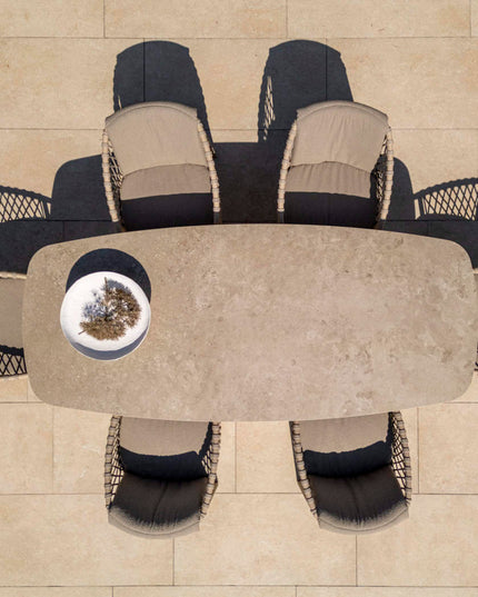 4 Seasons Outdoor Allora Essstuhl Latte + Geschmack 4SO Prado Tisch mit Keramiktisch Top Barrel Latte 240 cm