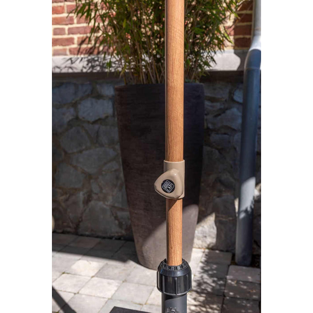 4 Seasons Outdoor Azzurro 300 cm. Ø zand met houtlook frame