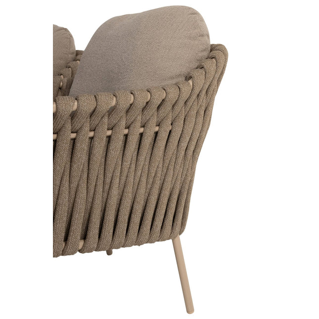 4 Seasons Outdoor Comino loungebank + Volta bijzettafel 45 Ø cm latte