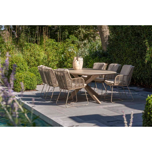 4 Seasons Outdoor Fabrice dining stoel latte + Taste 4SO Manolo tafel latte met geprint keramiek tafelblad 240 cm
