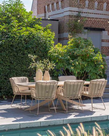 4 Seasons Outdoor Fabrice Essstuhl Latte + Geschmack 4SO Manolo Tisch Latte mit bedrucktem Keramiktisch Top 240 cm