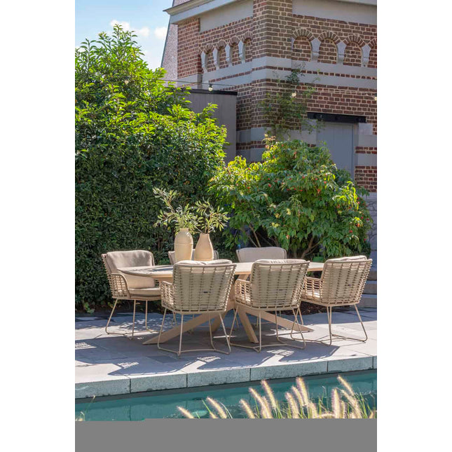 4 Seasons Outdoor Fabrice dining stoel latte + Taste 4SO Manolo tafel latte met geprint keramiek tafelblad 240 cm