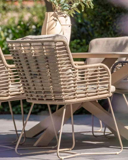 4 Seasons Outdoor Fabrice Essstuhl Latte + Geschmack 4SO Manolo Tisch Latte mit bedrucktem Keramiktisch Top 240 cm
