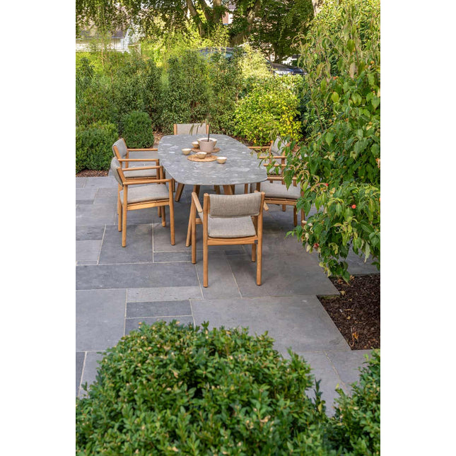 4 Seasons Outdoor Levi Stapelbares Essen + Montana Tisch Fass Keramik Terrazzo 240 cm Teak -Chassis