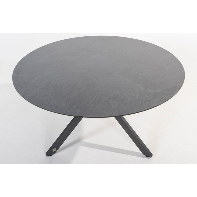 Taste 4SO Parma stapelbare dining + 4 Seasons Outdoor Locarno tafel HPL slate antraciet 130 Ø cm