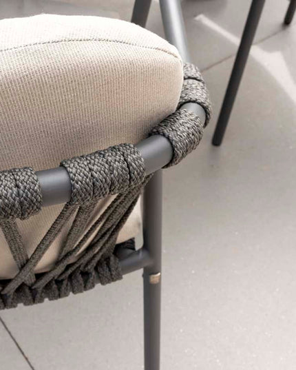 Taste 4SO Manitoba Stapelbare Essstuhl Anthrazit + Prado Tisch mit Keramik -Tisch -Top -Lauf Anthrazit 240 cm