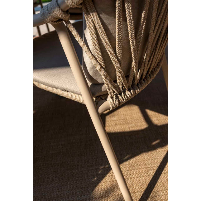 Taste 4SO Manitoba stapelbare dining stoel latte + Manolo tafel latte met geprint keramiek tafelblad 240 cm