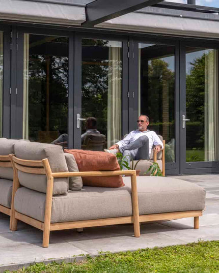 4 Seasons Outdoor Marie chaise lounge bank + center + loungestoel + Finn salontafels keramiek