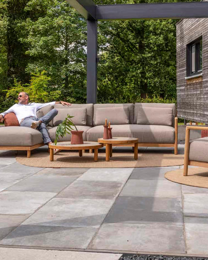 4 Seasons Outdoor Marie chaise lounge bank + center + loungestoel + Finn salontafels keramiek