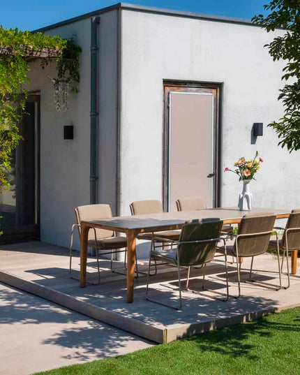 Taste 4SO Parma stapelbare dining latte + Liam tafel met keramisch tafelblad 240 cm