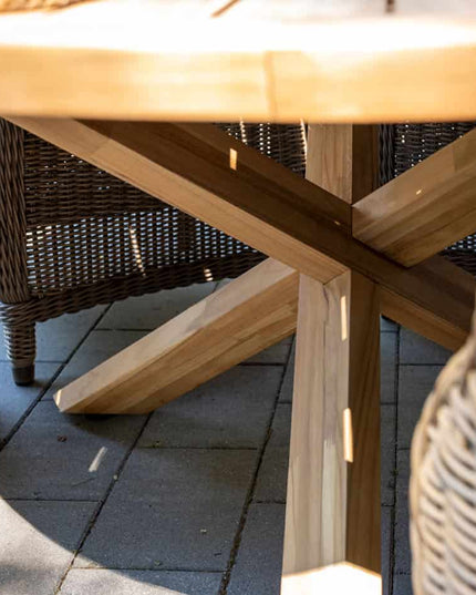 4 Seasons Outdoor Puccini Dining + Taste 4SO Prado Teak Tabelle 160 Ø CM