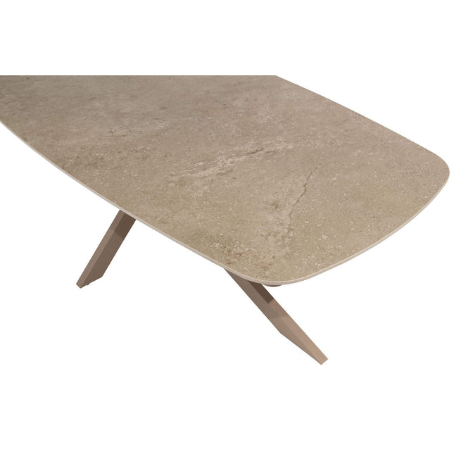 Taste 4SO Manitoba stapelbare dining stoel latte + Prado tafel met keramisch tafelblad barrel latte 240 cm