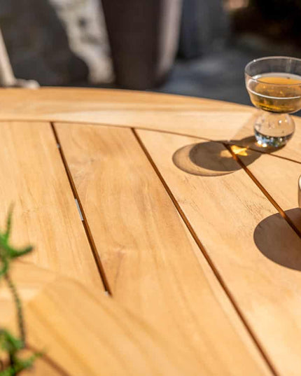 4 Seasons Outdoor Allora dining stoel latte + Taste 4SO Prado teak tafel 160 Ø cm latte onderstel