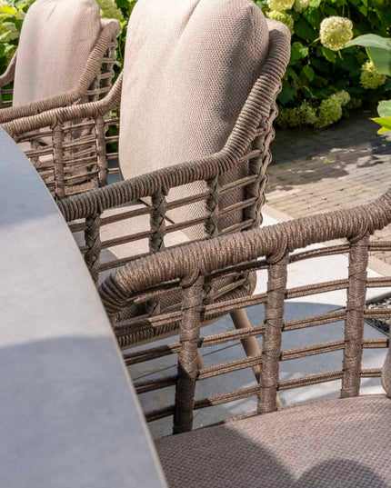 Geschmack 4, also Puglia Essstuhl + Prado Teaktabelle 130 Ø CM Teak -Basis