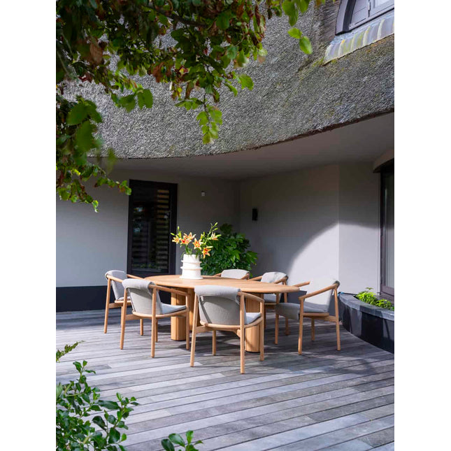 4 Seasons Outdoor Tess Dining + Geschmack 4SO Capri Tisch-Fass-Form-Teak 280 x 110 cm