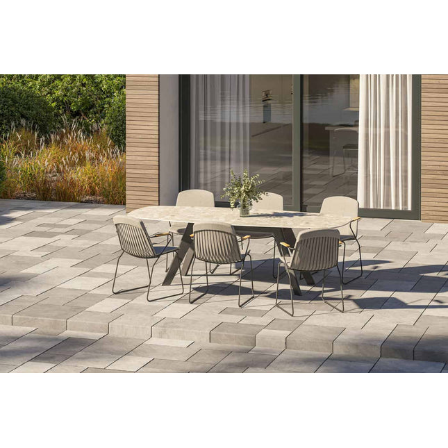 4 Seasons Outdoor Veneto dining antraciet + Montana tafel barrel keramiek terrazzo 240 x 103 cm